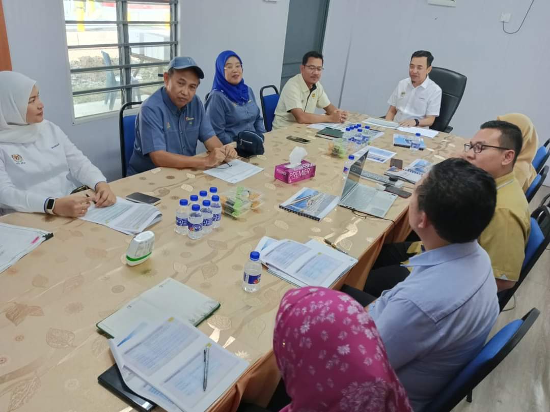 BKRT ICU JPM (@bkrt_icujpm) on Twitter photo Dr. <a href="/zarabizan/">DR. Ir. Ts. Gs. Br. Zara Bizan</a> Timbalan Pengarah BKRT dan pegawai2 BPP <a href="/ICU_JPM/">ICU_JPM π²πΎ</a> telah mengadakan lawatan intervensi ke Projek Pembinaan Bangunan Asrama Pelajar, Kafeteria & Kemudahan2 Lain di Langkawi Tourism Academy (LTA) Kolej Komuniti Langkawi. Dr. <a href="/zarabizan/">DR. Ir. Ts. Gs. Br. Zara Bizan</a> Timbalan Pengarah BKRT dan pegawai2 BPP <a href="/ICU_JPM/">ICU_JPM π²πΎ</a> telah mengadakan lawatan intervensi ke Projek Pembinaan Bangunan Asrama Pelajar, Kafeteria & Kemudahan2 Lain di Langkawi Tourism Academy (LTA) Kolej Komuniti Langkawi.
