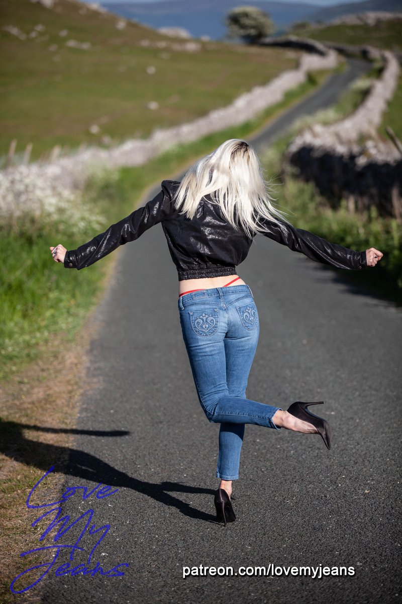 LoveMyJeans1's tweet photo. Skinny jeans and stilettos just have something about it!!
Full video - https://t.co/JcWnnxmDRh
#jeans #denim #shoes #heels #highheels #lmj #stilettos #skinnyjeans #jeanslover #jeansaddict #rippedjeans #hotchick #girls #hot https://t.co/Dr77z4eKQ5