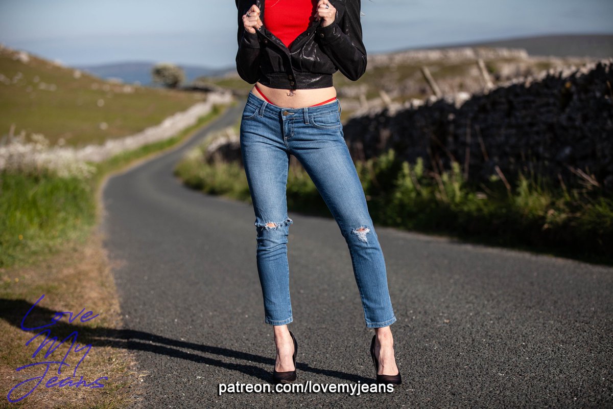LoveMyJeans1's tweet photo. Skinny jeans and stilettos just have something about it!!
Full video - https://t.co/JcWnnxmDRh
#jeans #denim #shoes #heels #highheels #lmj #stilettos #skinnyjeans #jeanslover #jeansaddict #rippedjeans #hotchick #girls #hot https://t.co/Dr77z4eKQ5
