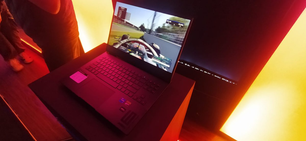 PandaAncha's tweet photo. ¿Listo para llevar el gaming al siguiente nivel? 🤯 La potente OMEN 16 ofrecerá un Procesador Intel Core i9 de 13 Generación con el que pronto conocerás el poder y la libertad que sólo @HPMexico e @intel_la darán a los jugadores apasionados como tú. 🎮 https://t.co/FKPA7Rk4Xx