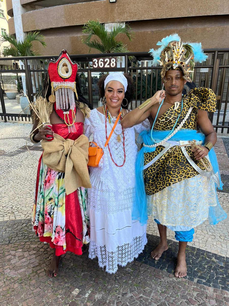 A_Loppees's tweet photo. Orixá não me prometeu caminhos fáceis, mas afirmou estar ao meu lado em cada um deles! 🦋❤️🏹🩵

#Tbt #Eparrey #OkêArô #MinhaMãe #MeuPai #CaminhaEmDefesaDaLiberdadeReligiosa! 🕊️🤍 https://t.co/NamAGzopnr
