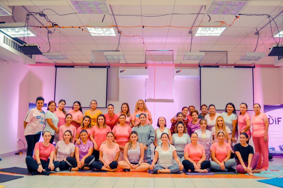 Conmemorando la lucha contra el Cáncer de Mama, junto a nuestra Presidenta Lucy de Gattás esta mañana tuvimos una clase de yoga con la instructora Viridiana Morales para tener un momento de reflexión y tranquilidad 🎀🧘🏻‍♀️