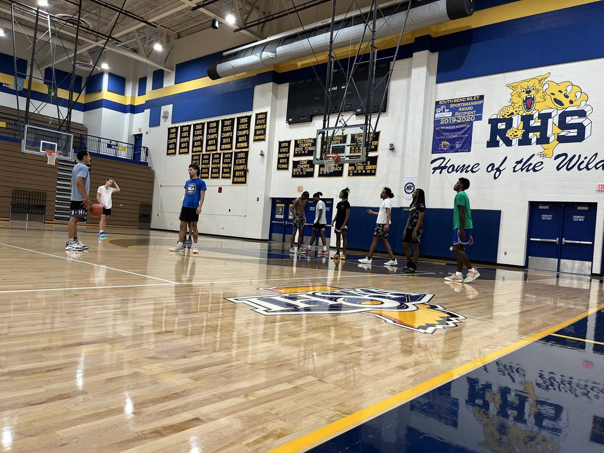 ZT17Hoops's tweet photo. Thanks @RileyWildcatsBB and coaches @Coach_AD1520 &amp; @ballhardbush4 for the chance to come out and see the guys today. Showed some depth along with solid senior leaders. Will be on coaches watch lists. Should definitely make some noise in the north and in 4A. https://t.co/tRJ6bp2Y9H