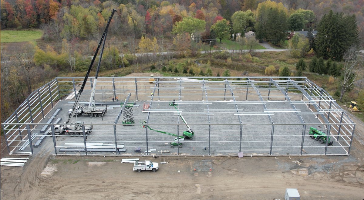 SterlingBizTech's tweet photo. Building on Lot 3 at the Sterling Biz &amp; Tech Park taking shape! 33,600 SF clear span, 24' height. 2 floor level docks, 100 parking spaces. Ready in early 2024. KOZ and KIZ property. Located off Exit 17 on I-84, 20 mins to Scranton and 2 hrs to NYC. Currently available For Sale. https://t.co/mTXxx1X01b