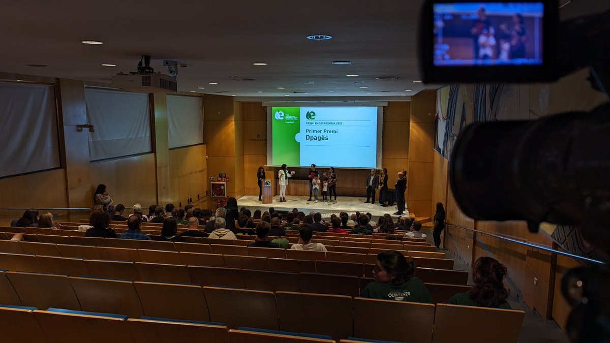 "Si tornéssim el nom d'Agricultura i Ramaderia al Departament tot aniria molt millor". 
Reivindicació que han fet la Marta i l'Albert de l'explotació <a href="/dpages_/">dpagès</a>, guanyadors del Premi Emprenedoria Quintanes.

#PremiEmprenedoriaRural