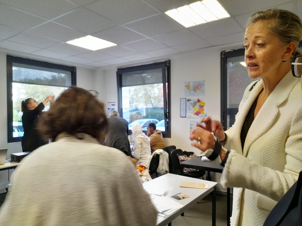 Semaine de l'intégration : Rencontre entre les stagiaires de la formation  Francais Langue Etrangère de l'association #Alynea, le sous préfet de Villefranche-sur-Saône, M. Boyer et Pôle Emploi #insertion 
@GallCecile <a href="/J_Sanfilippo/">Joseph SANFILIPPO</a> @poleemploi_ara <a href="/prefetrhone/">Préfète de région Auvergne-Rhône-Alpes et du Rhône</a>