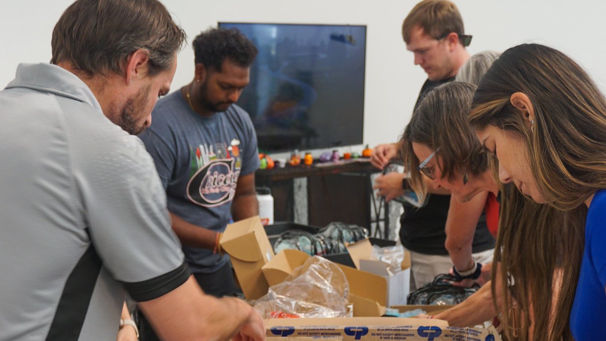 Yesterday was Day 3 of our Week of Service! Volunteers teamed up to fill 100 toiletry &amp; hygiene kits for women experiencing homelessness in partnership with <a href="/VOANCNN/">VOA Northern CA & NV</a>. 🤝