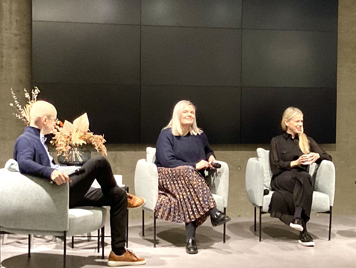 Miten erottua miettii myös media. Helsingin Sanomien <a href="/EYlajarvi/">Erja Yläjärvi</a> mukaan HS on liian totinen ja sen Eetosta tulisi viedä monipuolisempaan suuntaan. Erjan, Hufvudstadsbladetin Kallen <a href="/KSilfverberg/">Kalle Silfverberg</a> ja Kauppalehden <a href="/RiinaKaisa/">Riina Nevalainen</a> Nevalaisen keskustelu Uutismedioiden uudesta ajasta oli 💎