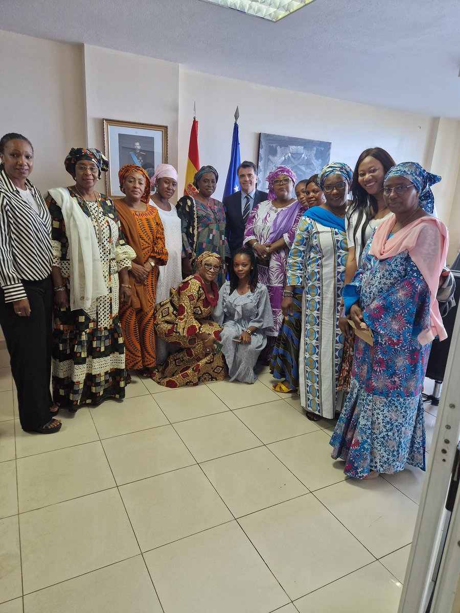 Un plaisir rencontrer participantes du Réseau femmes Professionnelles Maritimes et Portuaires 🇬🇳 à 10ème Journée de la Femme Maritime et Portuaire Africaine et Espagnole du 2 au 6 octobre à Las Palmas 🇪🇸 organisée par <a href="/LasPalmasPorts/">Puertos de Las Palmas</a> <a href="/Casaafrica/">Casa África</a> et Réseau régional
<a href="/AichaNanetteC/">Aicha Nanette Conté</a>