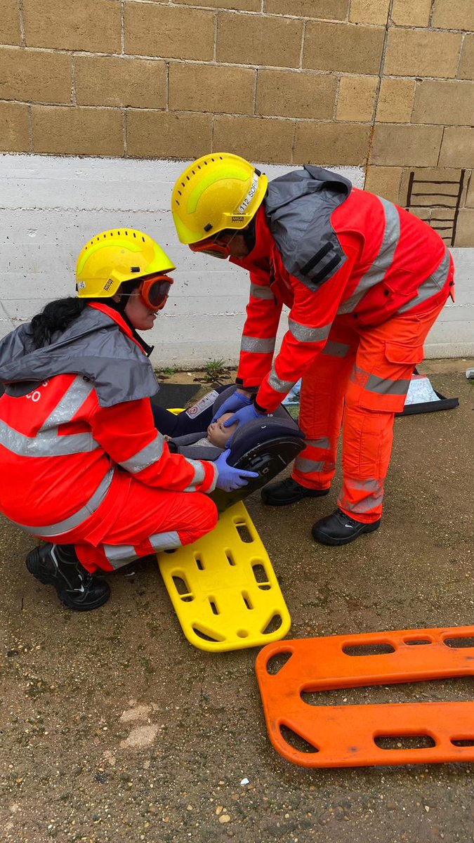 irenecortesc5's tweet image. 🚒🚑🚓 #CastillayLeón  es la primera Comunidad Autónoma de España a través de la Agencia de Proteccion Civil y Emergencias #APCE en introducir el Material de Inmovilizacion #SIPE para inmovilización Pediátrica en caso de Accidentes. 👇👇👇
@112cyl