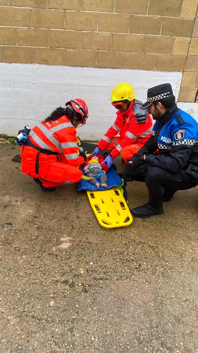 irenecortesc5's tweet image. 🚒🚑🚓 #CastillayLeón  es la primera Comunidad Autónoma de España a través de la Agencia de Proteccion Civil y Emergencias #APCE en introducir el Material de Inmovilizacion #SIPE para inmovilización Pediátrica en caso de Accidentes. 👇👇👇
@112cyl