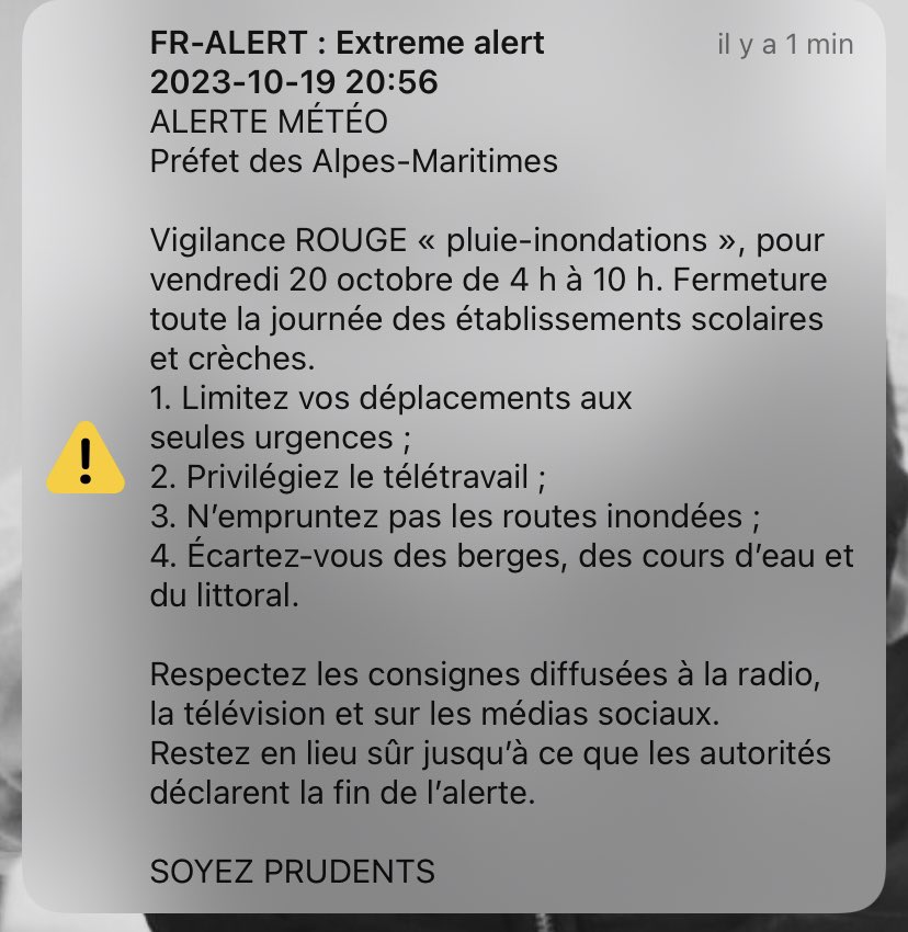 nekair1's tweet photo. Ptdr la sonnerie que ça a fait j ai cru que j’étais sur la 5Th Avenue à New York 🚨🚨🚨   #VigilanceRouge https://t.co/NqSvgSoqgT