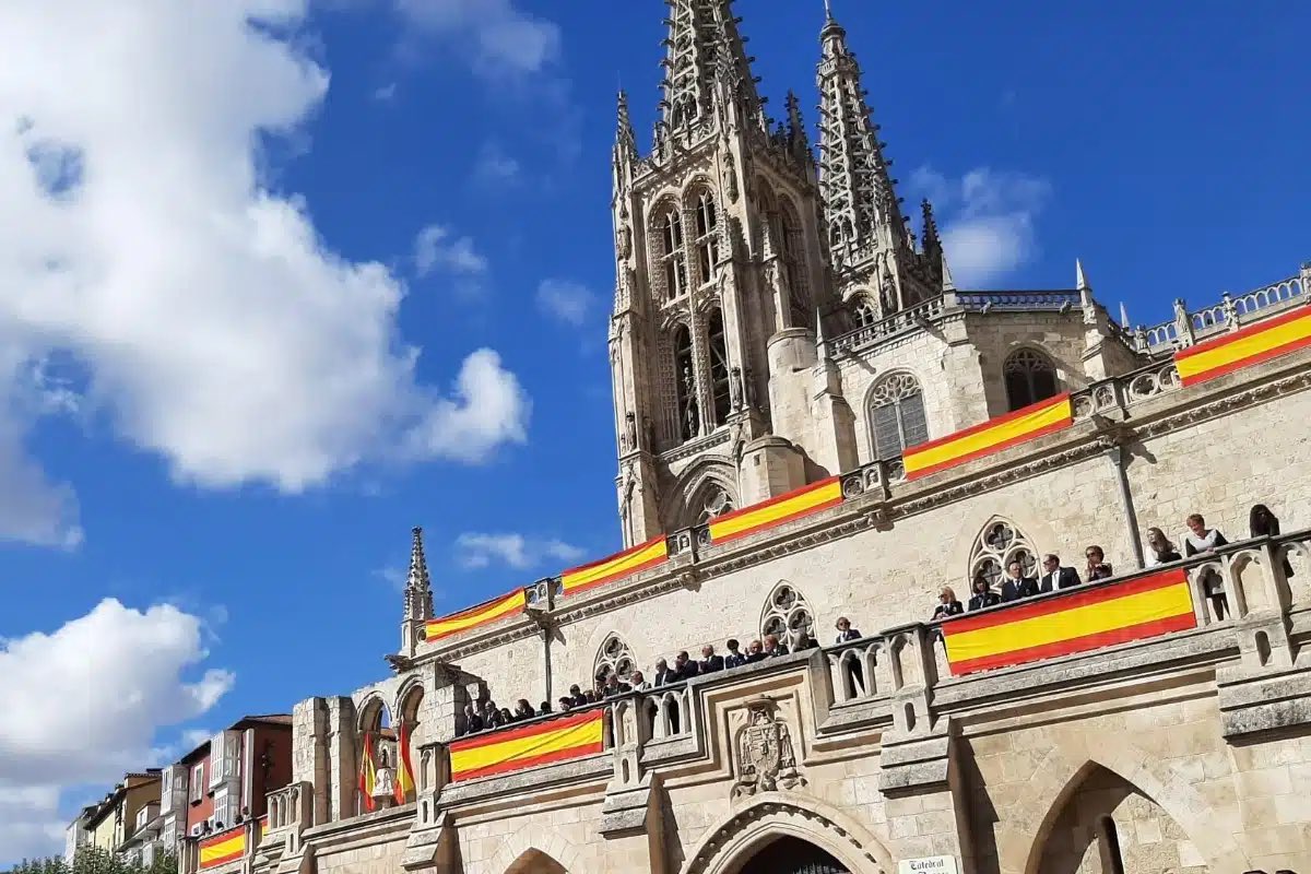 VOX apuesta por consolidar a Castilla y León como referente de turismo religioso y cultural a nivel mundial.
El pueblo español demuestra su patriotismo y su compromiso con el Movimiento Nacional 🇪🇸 que celebra esta grandiosa iniciativa de #Vox 

#DiaMundialContraElCancerDeMama