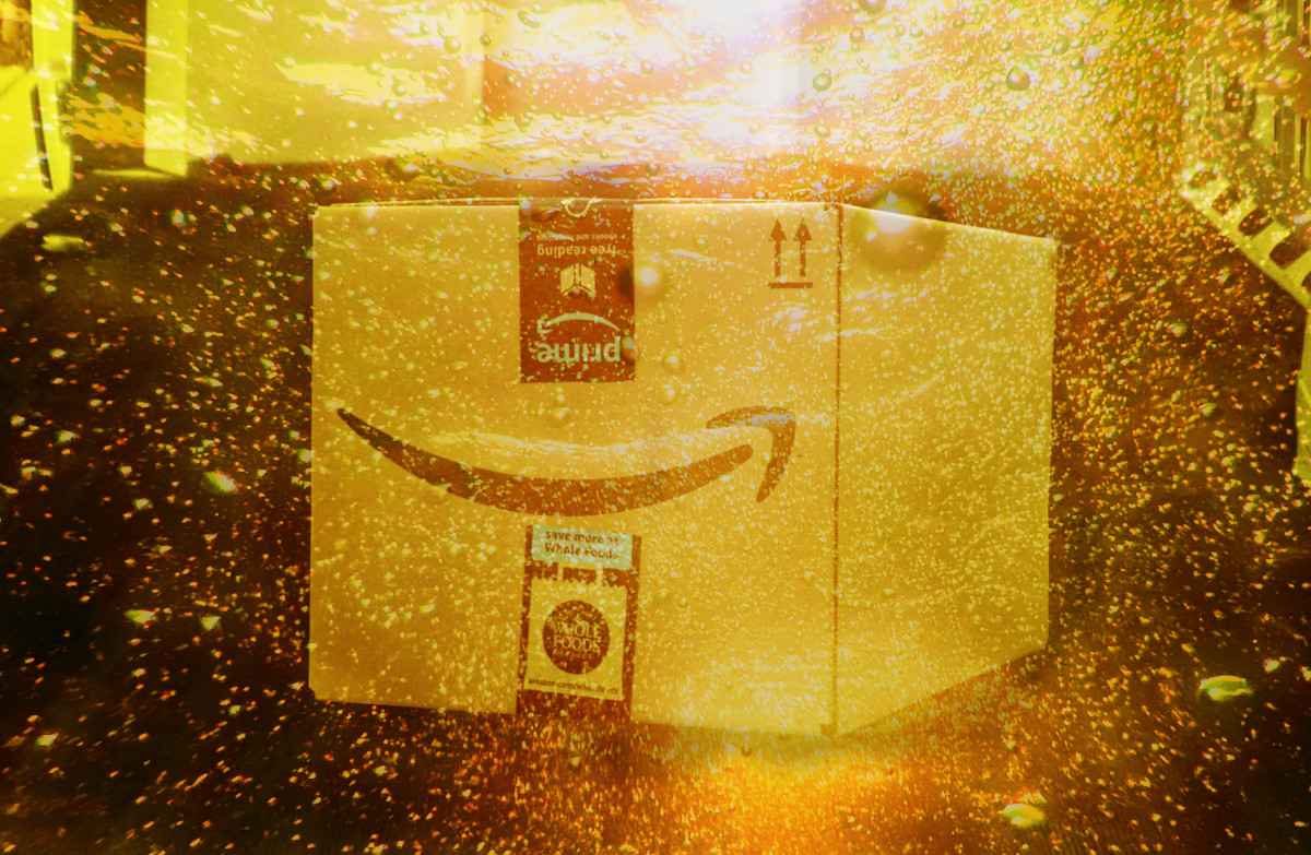 For a brief time, Amazon's bestselling "bitter lemon drink" was "Release Energy," made from the harvested urine of Amazon delivery drivers, bottled for sale by #CatfishUK prankster <a href="/Oobahs/">Oobah Butler</a> in a stunt for a new <a href="/Channel4/">Channel 4</a> doc, "#TheGreatAmazonHeist":

channel4.com/programmes/the…  

1/
