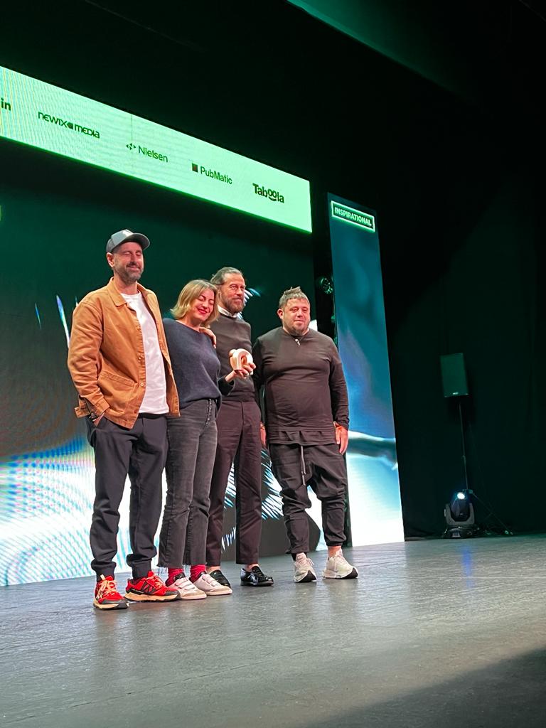 illumin_ES's tweet photo. Pensamiento Estratégico by #illumin 

🥇‘Tener’/ @rosebudvlc para @SegurosDivina 

🥇‘Gracias, marcas’/ @monocreativeco &amp; @JesusRevuelta para @wallapop

 #Inspirational23 https://t.co/OoNRdXAwSe