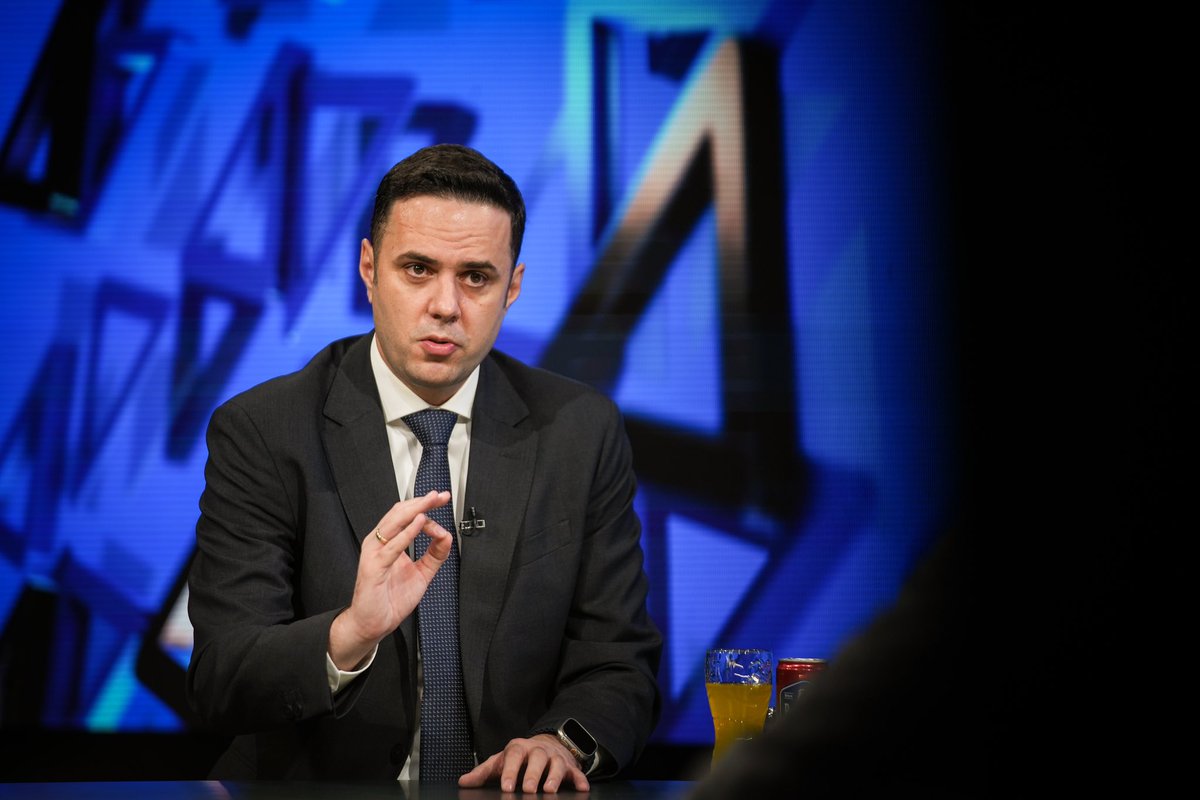 “LDK-ja ia ka sjellë lirinë, pavarësinë dhe demokracinë e Kosovës. Këtu, sa jam unë, nuk mund ta ofendoni LDK-në”

— <a href="/LumirAbdixhiku/">Lumir Abdixhiku</a>