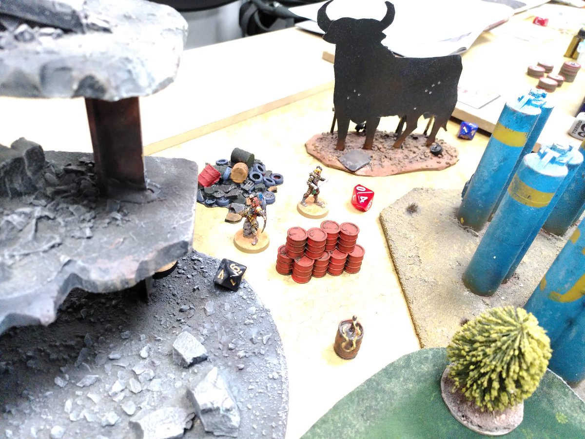 Habemus_Ludum's tweet photo. #quedadashabemusludum 
2/2
Tarde de lluvia, tarde de Punka en el local.
Nuestro powermonguer siempre al quite.
@Punkapocalyptic #punka #BadRollGames #wasteland #ElPáramo #Apocalypse #postapocalypse #MadMax #mutardos #pandilleros #wargame #wargames #wargaming #Warmongers https://t.co/JWA0QRejOQ