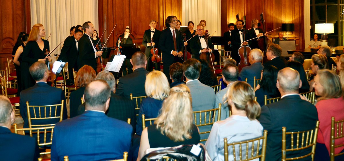 Awesome pre-concert <a href="/LAV_Orchestra/">Los Angeles Virtuosi Orchestra</a> performance with <a href="/CarloPonti/">Carlo Ponti</a> and violinist YuEun Kim at LA's California Club last night sponsored by Whittier Trust!!! Season opening concert at the Theatre Raymond Kabbaz tomorrow!! Check it out!!! Tix link below:
theatreraymondkabbaz.com/upcomingevents…