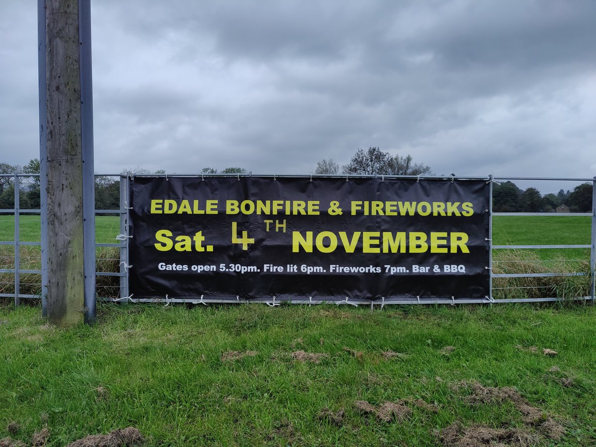 EdaleBonfire's tweet photo. It's on... 🔥💥

#edale #derbyshire #bonfire #fireworks #bonfirenight https://t.co/0xwLwiHz0X