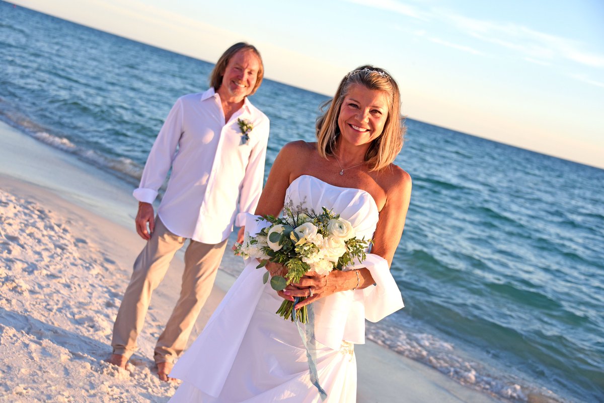 sunsetbeachwed's tweet photo. Sometimes you just know...Congratulations to newlyweds Jeff &amp; Kelly tonight on Panama City Beach! #beachwedding https://t.co/oeOj6w4j0q