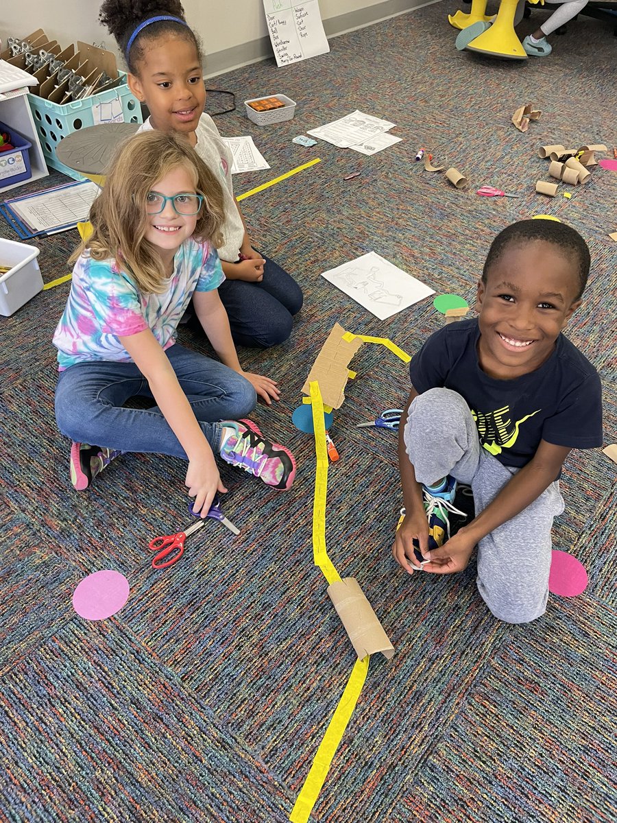 scrussell_LHES's tweet photo. The kids have been learning about force and motion. They got to work in a group to plan and build a road that includes tunnels and inclines. Then, they used toy cars to show force and motion.💚🚙@LHECMES #scienceinaction #forceandmotion #ROOTEDinsuccess https://t.co/Ra3Me9m9aH