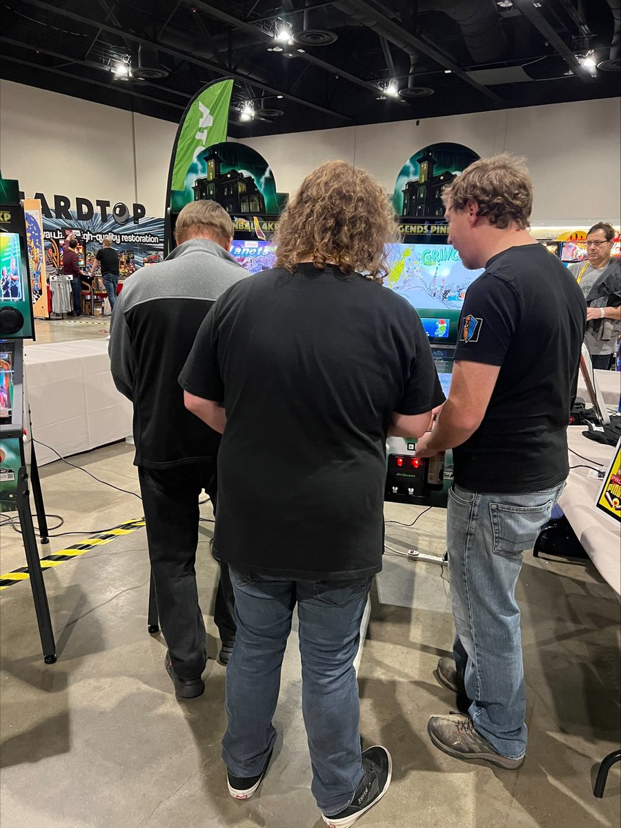 AtGamesGaming's tweet photo. Whole families are loving the experience! The Expo is still going on strong so come out at see us! #AtGames #zenpinball #pinballexpo https://t.co/sk2IyGtm3N