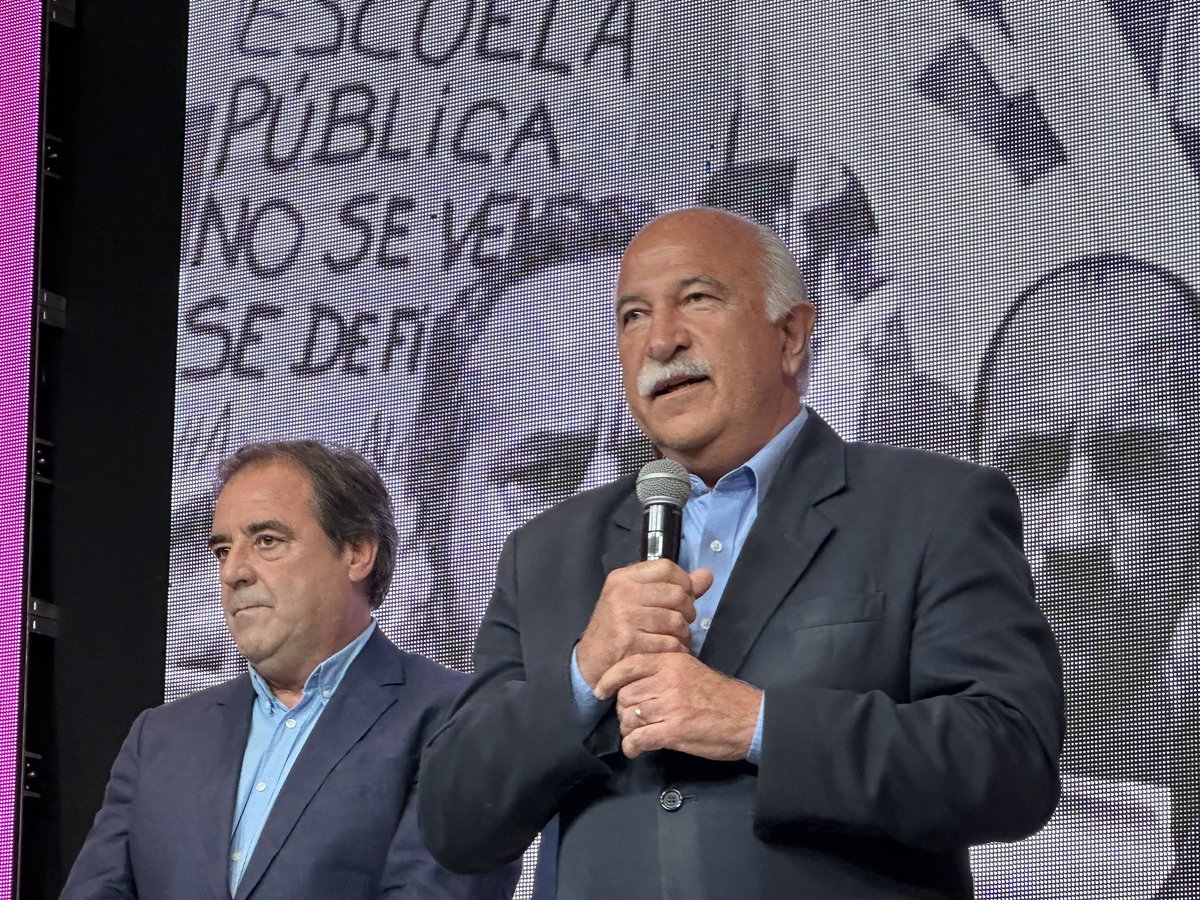 prensaucr's tweet photo. “Milei representa la privatización de la salud y la educación pública” @MarioFiad https://t.co/1i5f47GCRU