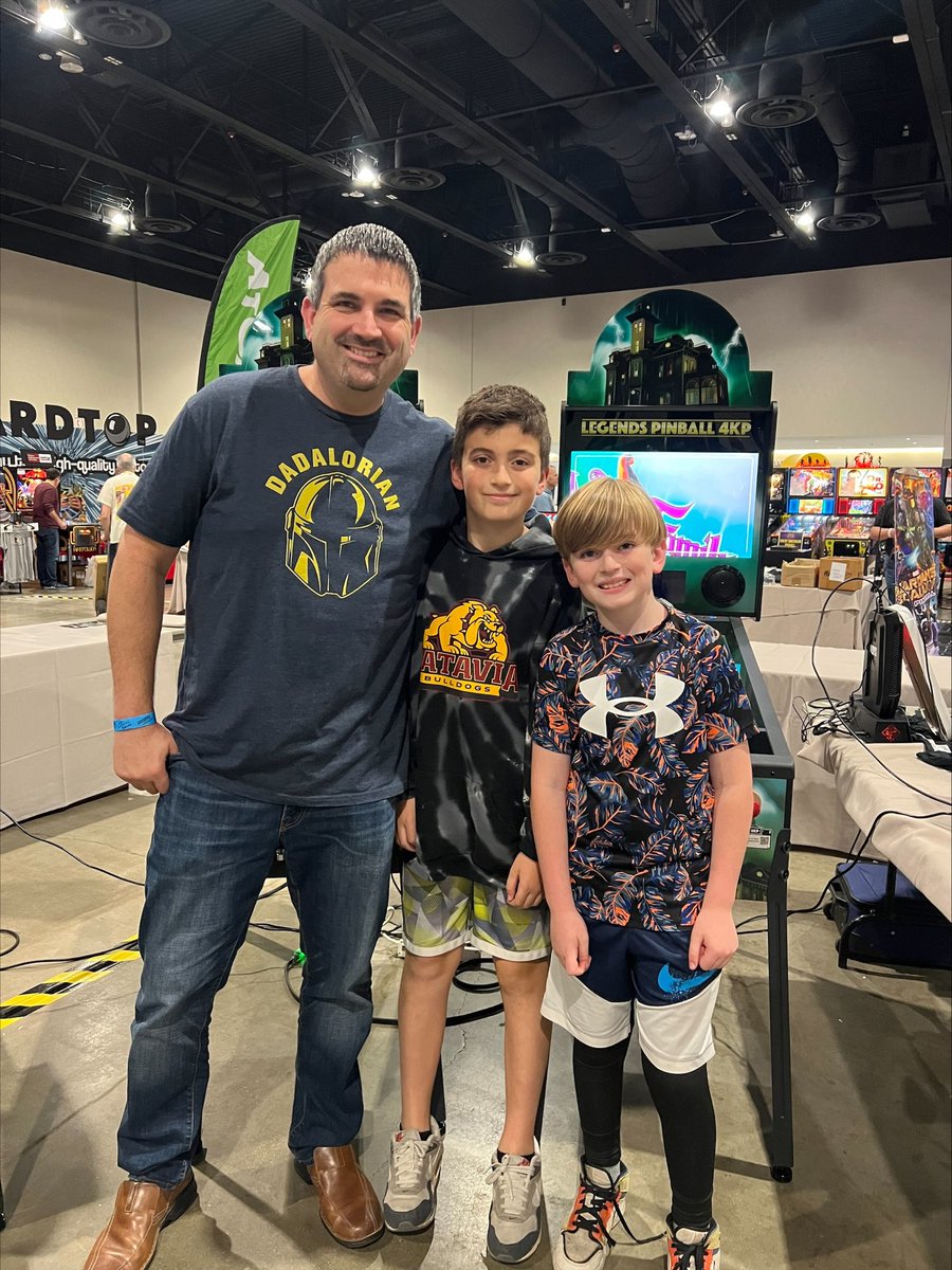 AtGamesGaming's tweet photo. Whole families are loving the experience! The Expo is still going on strong so come out at see us! #AtGames #zenpinball #pinballexpo https://t.co/sk2IyGtm3N