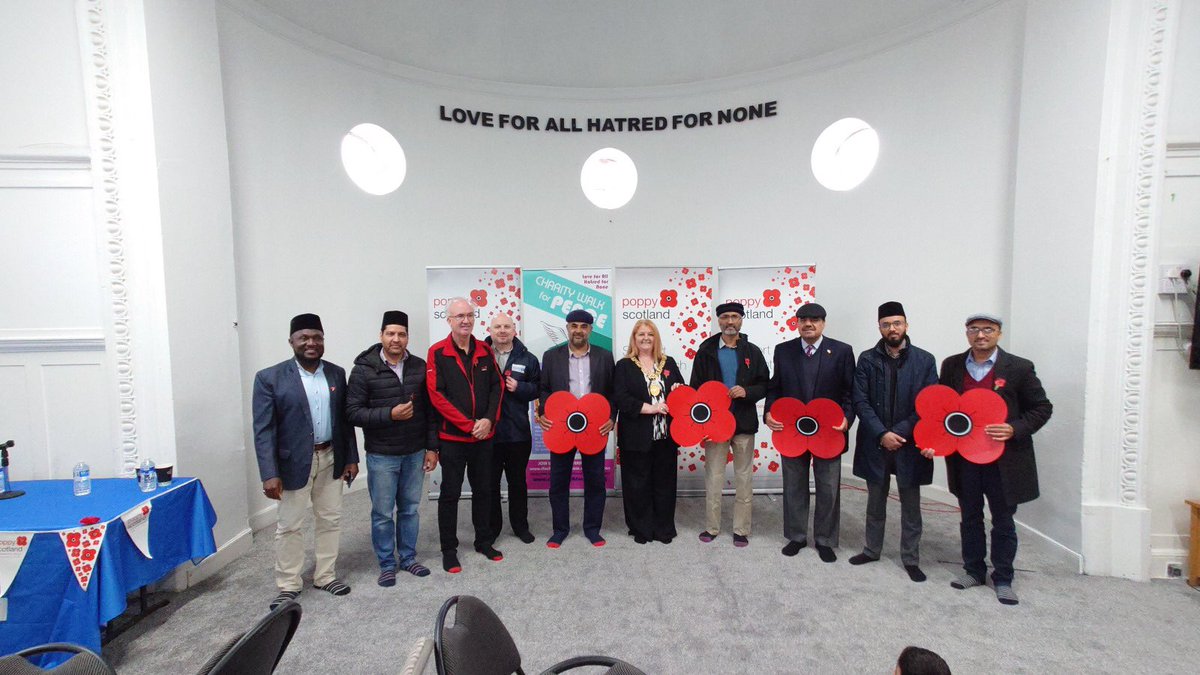 Beaconof_Peace's tweet photo. Members of the #Ahmadiyya Muslim Elders Association in #Scotland launched this year’s #CWFP Poppy Appeal campaign. The RT. Hon Lord Provost of #Glasgow City, Manager of Poppy Scotland West and Chief Executive of Yorkhill Housing Association were welcomed at the event. https://t.co/r0voi2icRu