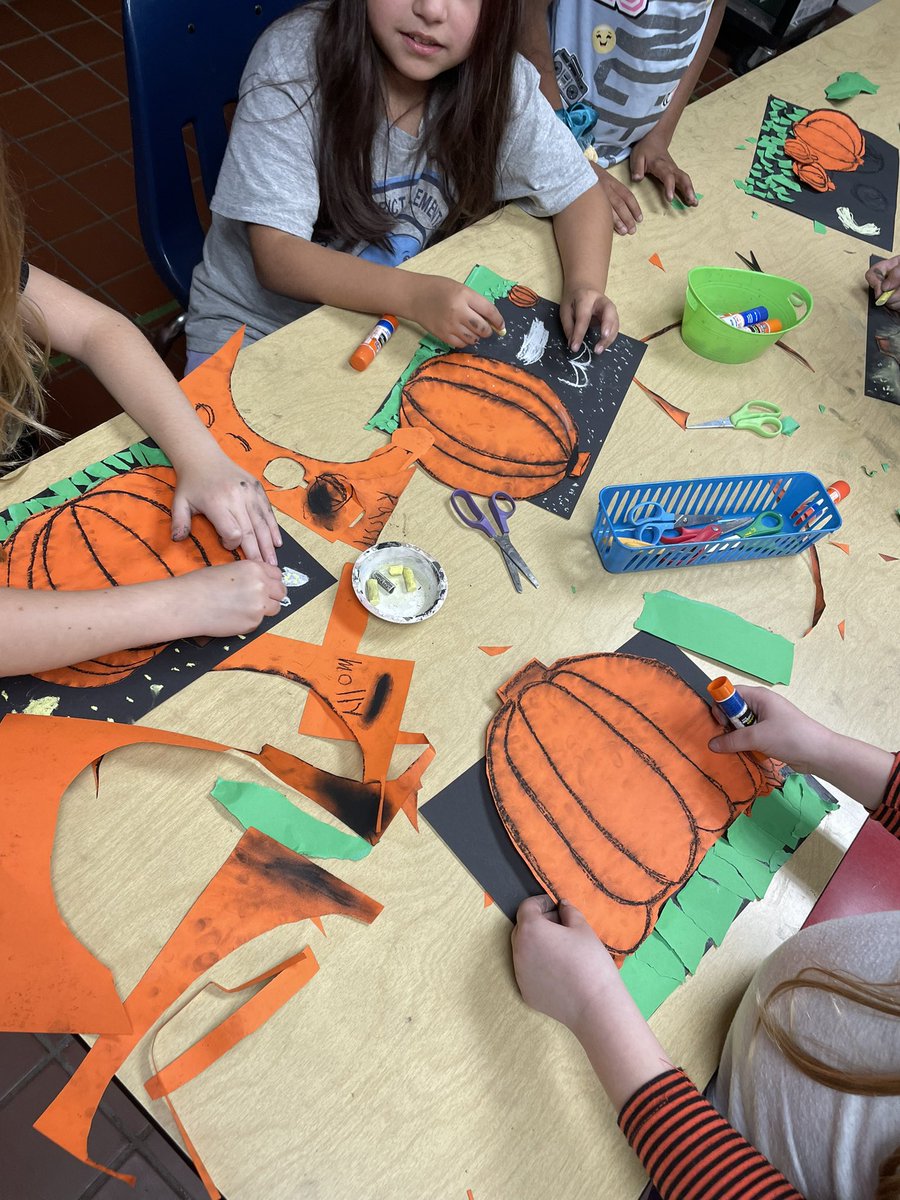 DillmoreArt's tweet photo. More pumpkins! So proud of my students for their work on this project. Thank you @DonorsChoose  and everyone that donated.  We appreciate your generosity. @6thDistrictElem @covkyschools #lovethecov #pumpkins #charcoal #value #shade https://t.co/yrhCs2Stj1