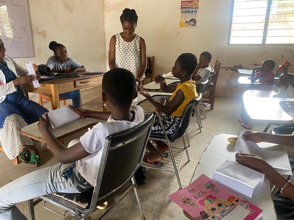 AshesiLeoClub's tweet photo. On October 17, the Ashesi Berekuso Leo Club in collaboration with the Bowney initiative celebrated International Girl Child Day empowering the Bowney Girls through professional writing, mentorship, technology, and fun.
#InternationalGirlChildDay
#AshesiLeos
#WeServe
#District418 https://t.co/SmYSVBqNtF