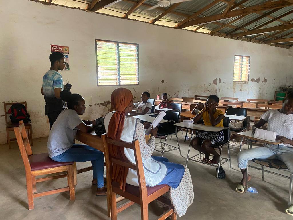 On October 17, the Ashesi Berekuso Leo Club in collaboration with the Bowney initiative celebrated International Girl Child Day empowering the Bowney Girls through professional writing, mentorship, technology, and fun.
#InternationalGirlChildDay
#AshesiLeos
#WeServe
#District418