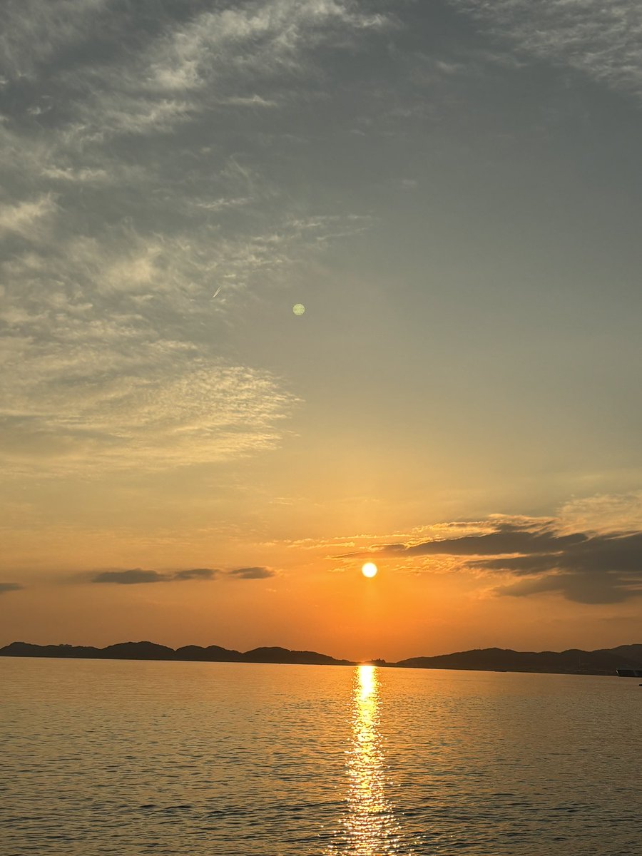 yuchi_314's tweet photo. 夕日いいよね〜🌇 https://t.co/0ETQBeGFVp