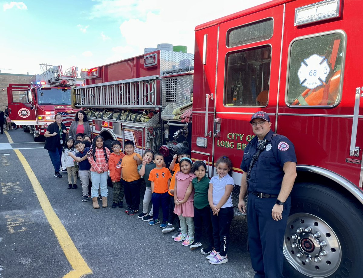 yoly_meneses's tweet photo. A big “Thank You!” To Long Branch firefighters 🚒 for teaching us about fire safety! #welovesparky @morrisaveschool @JaniseStout #juntospodemosLB https://t.co/K8RIapmdW7