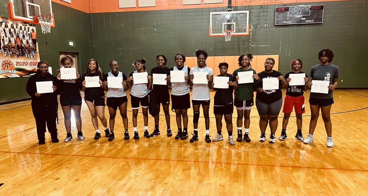 Lady Vikings representing “The Standard” by making all As and AB honor roll for the 1st 9wks!! ✅🙏🏾 <a href="/jlyonsjr/">Dr. John C. Lyons Jr.</a> <a href="/BCS_districtAth/">Birminghamcityschoolsathletics</a>
