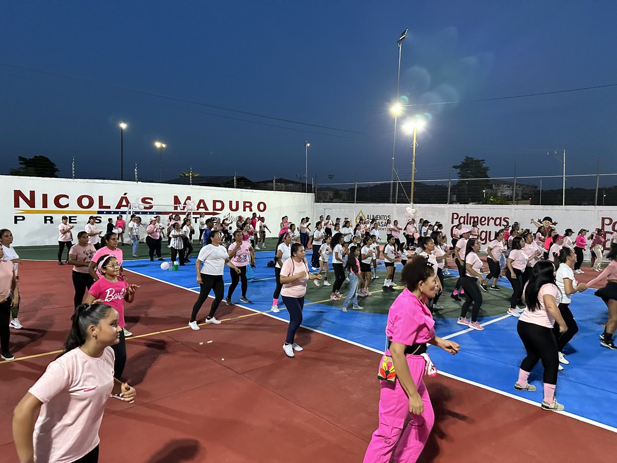 DianaIndustrias's tweet photo. #190ct De rosa, con la empatía y la solidaridad a flor del piel, el equipo de @DianaIndustrias participó en la caminata y bailoterapia en el municipio Jesus Maria Semprún en conmemoración del Día Internacional de la lucha contra el Cancer de Mama 🎀
#PorTiPorMiPorTodas https://t.co/PPGfheExzx