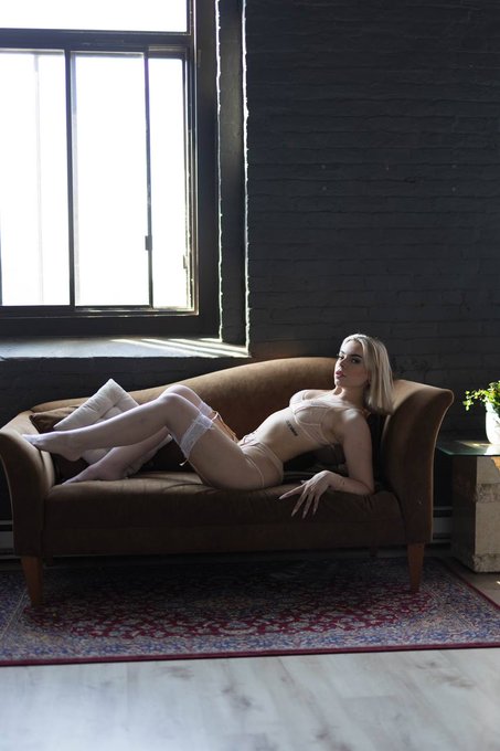 I want a kiss. No, not on my lips. Everywhere else 😈😋 https://t.co/o63DWMAVCN