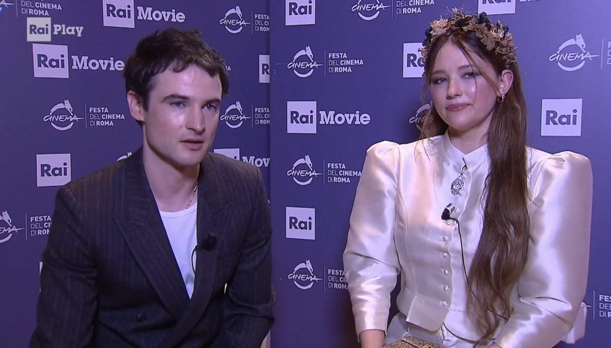 Watch the first official interview with Tom and Haley about their roles and their wedding night 😉
🎥 tiny.cc/ilkcvz

#tomsturridge #haleybennett #widowclicquot #romefilmfestival