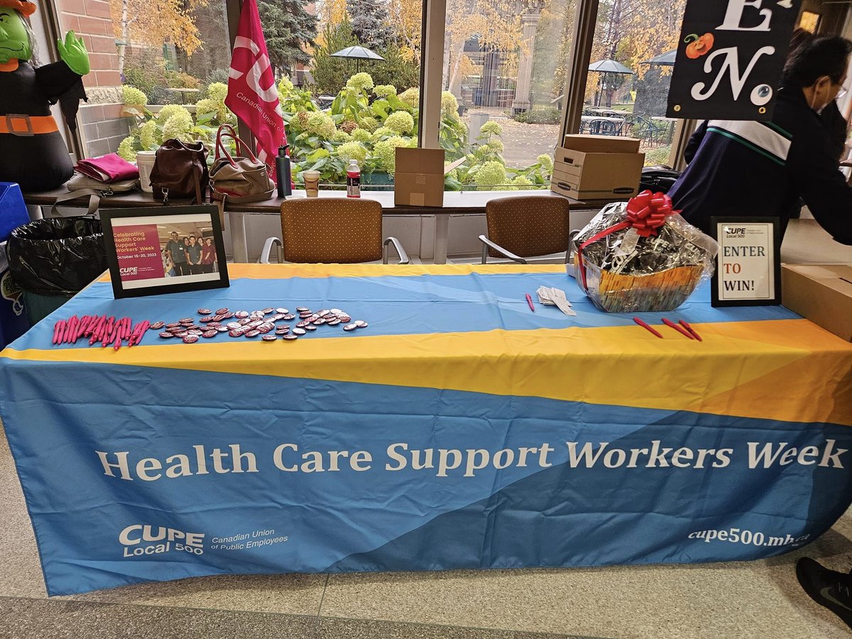 cupe500's tweet image. Today, Local 500 President Gord Delbridge, CUPE Staff and Unit Executive members celebrated Health Care Support Workers’ Week with our members at Riverview Health Centre. We honour and thank them for their constant commitment and dedication to our health care system. 🩵