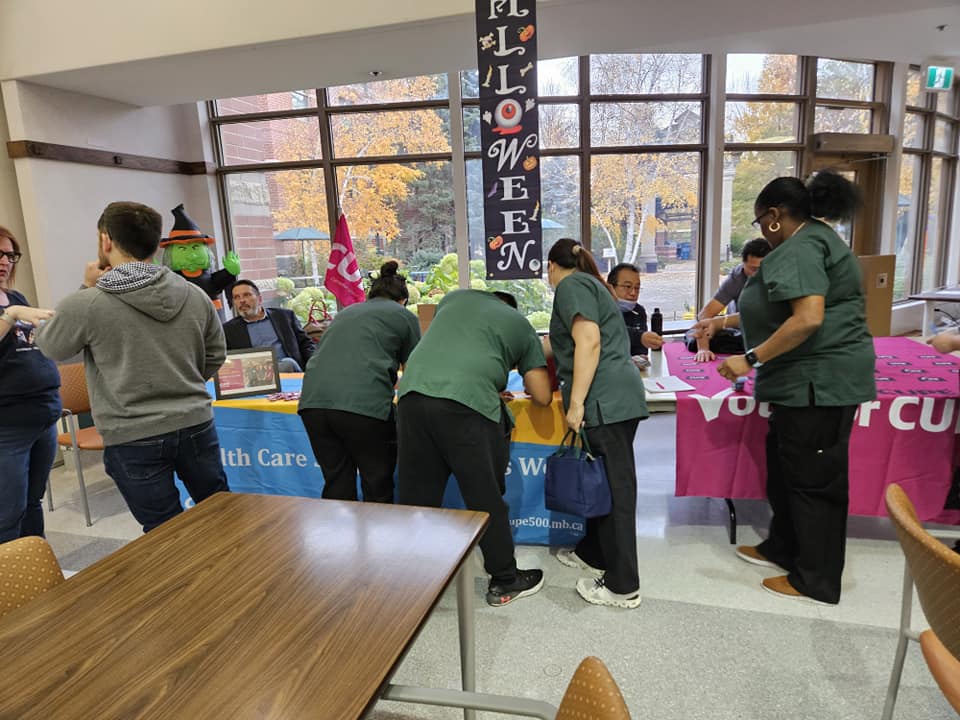 cupe500's tweet image. Today, Local 500 President Gord Delbridge, CUPE Staff and Unit Executive members celebrated Health Care Support Workers’ Week with our members at Riverview Health Centre. We honour and thank them for their constant commitment and dedication to our health care system. 🩵
