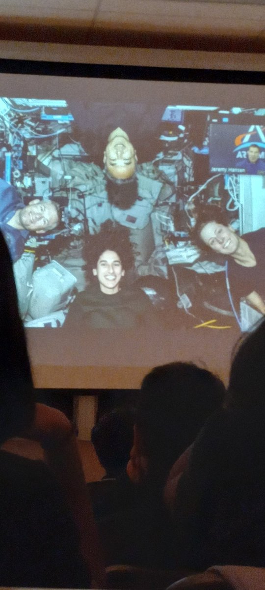 elibri31's tweet photo. Aujourd'hui nous avons assister à une entrevue avec l'astronaute Jeremy Handson et nous avons eu de la de découvrir la vie d'un astronaute durant notre enrichissement! @CcSamuelGenest @FVennePROF @c_scientifique #FRL1WT https://t.co/aQaTN8wZiL