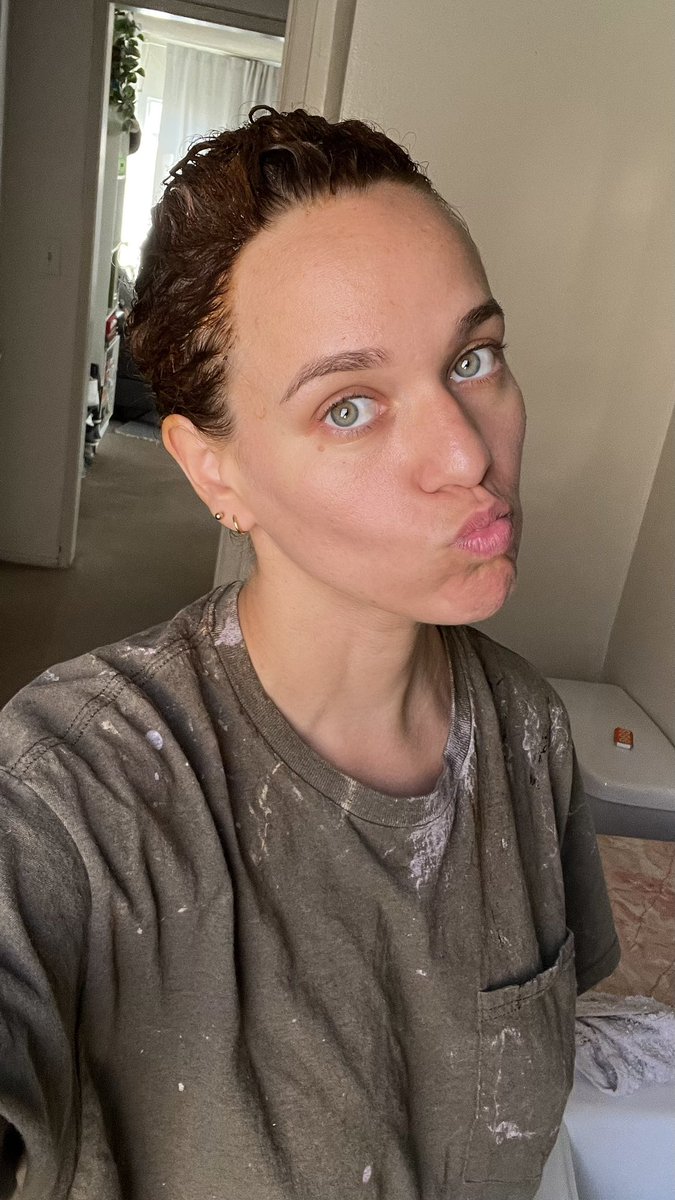 Jacyerin_'s tweet photo. When the world is getting you down and overwhelmed, you manic dye your hair https://t.co/jNpx5MF2W9