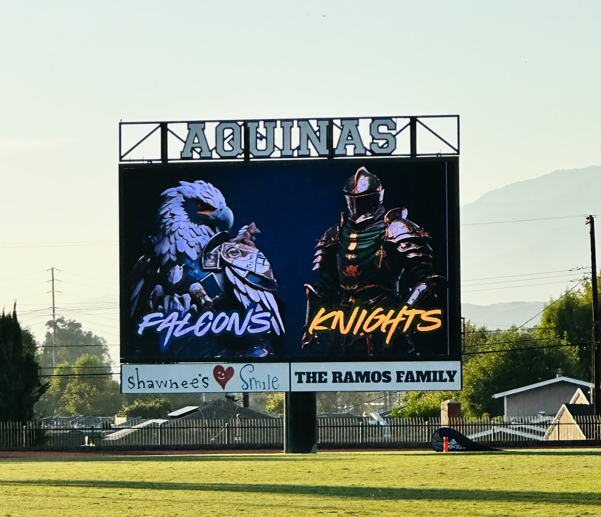 AquinasAthSB's tweet photo. Very Soon….🏈 #BEAToc https://t.co/Xjl3hehTow