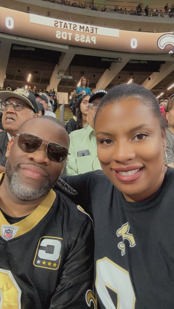 ladycapy's tweet photo. #SaintsGameday https://t.co/bjlMK3YacO