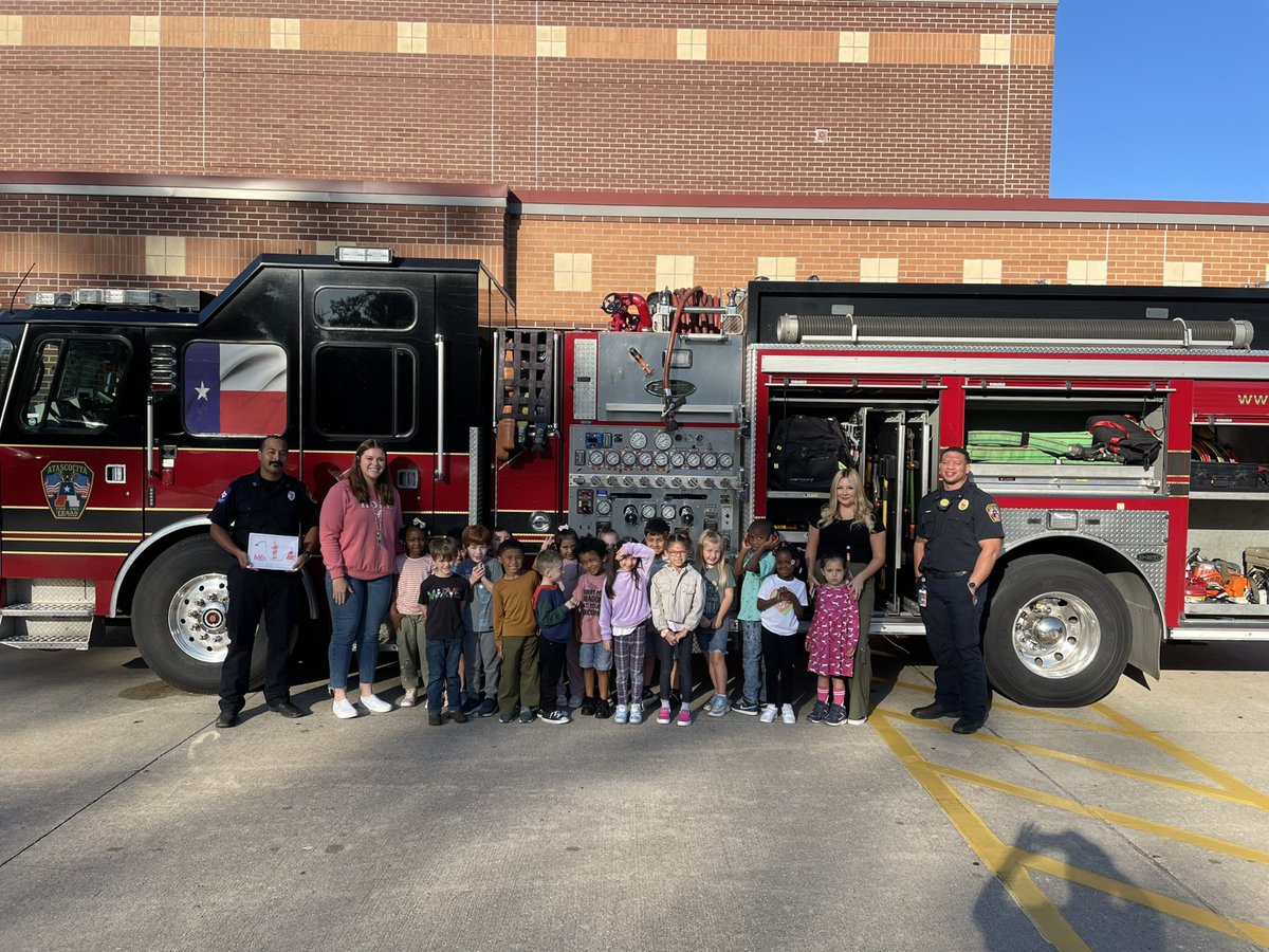 MissMurski's tweet photo. Thank you Atascocita Fire Department for coming to @HumbleISD_OFE !!🚒 Thank you for keeping our community safe😁 #LevelingUpOurLearning https://t.co/28Btrchrng