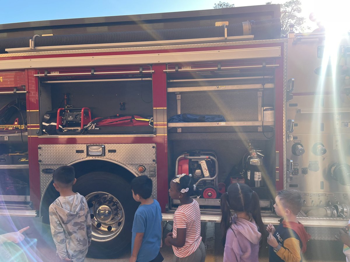 MissMurski's tweet photo. Thank you Atascocita Fire Department for coming to @HumbleISD_OFE !!🚒 Thank you for keeping our community safe😁 #LevelingUpOurLearning https://t.co/28Btrchrng