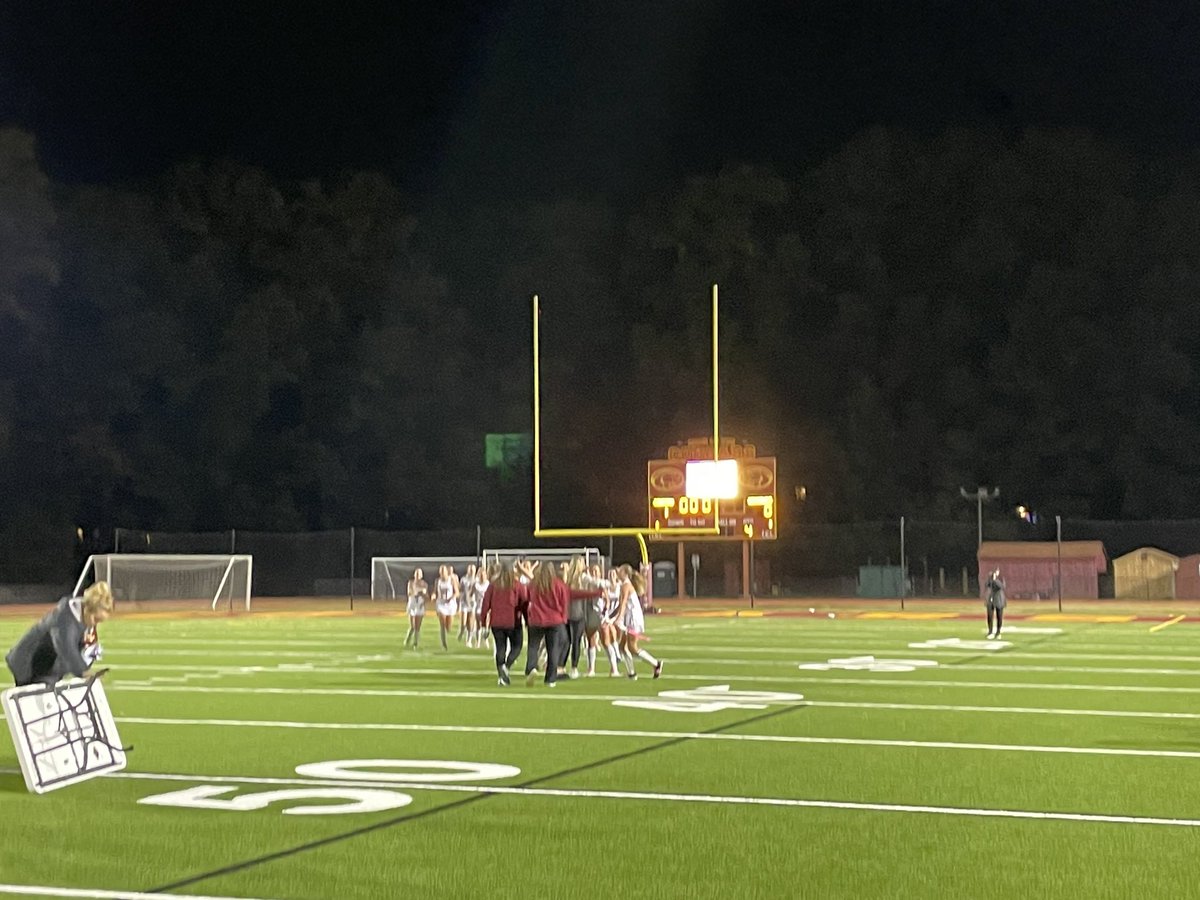 OaktonHS's tweet photo. CONCORDE DISTRICT CHAMPIONS!! Congratulations Cougars! #WEAREOAKTON @oaktonfieldhockey 🏑 https://t.co/Uz5Xlil0uf