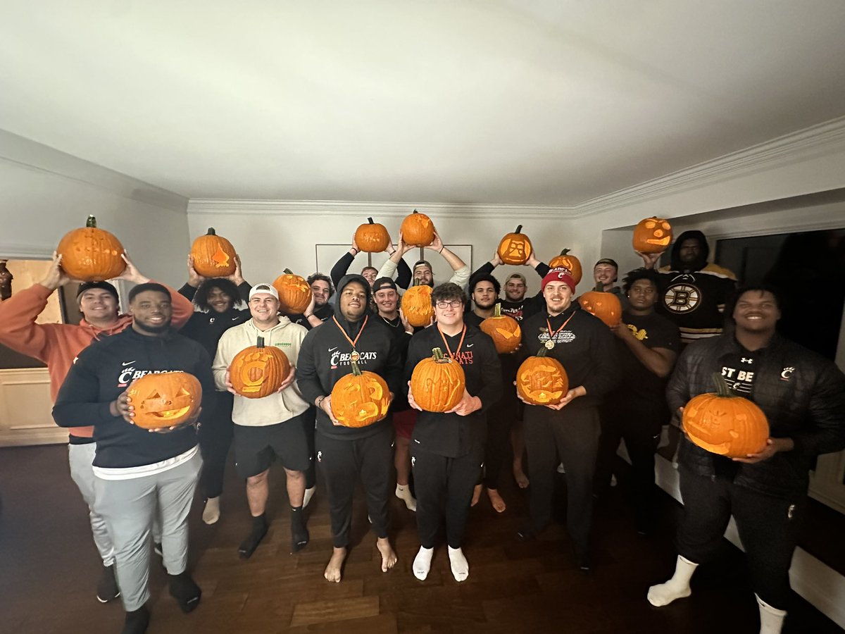 The Annual OL Pumpkin Carving Competition Never Disappoints!! Congrats to <a href="/GrantEdgington/">Grant Edgington</a> <a href="/KvnggPhill/">Phillip wilder</a> <a href="/EthanGreen72/">Ethan Green</a> for impressing judges Kai, Blakely, and Brewer!! #Family