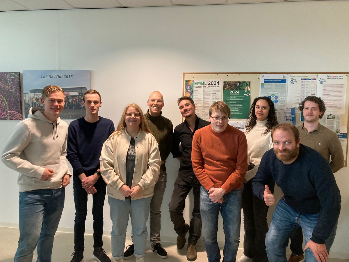 BuijsenRonald's tweet image. Today, a group of @HvA students and teachers visited our @NeuroD_Lab_LUMC. Main aim is to develop algorithms that will augment the understanding of complex disease processes and advance the creation of personalized treatments in our cureq.nl project.