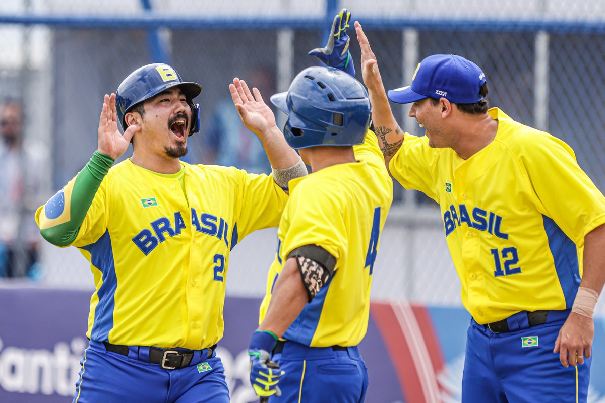 timebrasil's tweet photo. É VITÓRIA! ⚾🇧🇷
Estreia com vitória do Time Brasil na fase de grupos do Beisebol nos Jogos Pan-americanos Santiago 2023 🇨🇱
🇧🇷 3x1 🇻🇪
Vamos em busca da classificação! 💪
📸: Wander Roberto/COB https://t.co/IlxItAhEvC